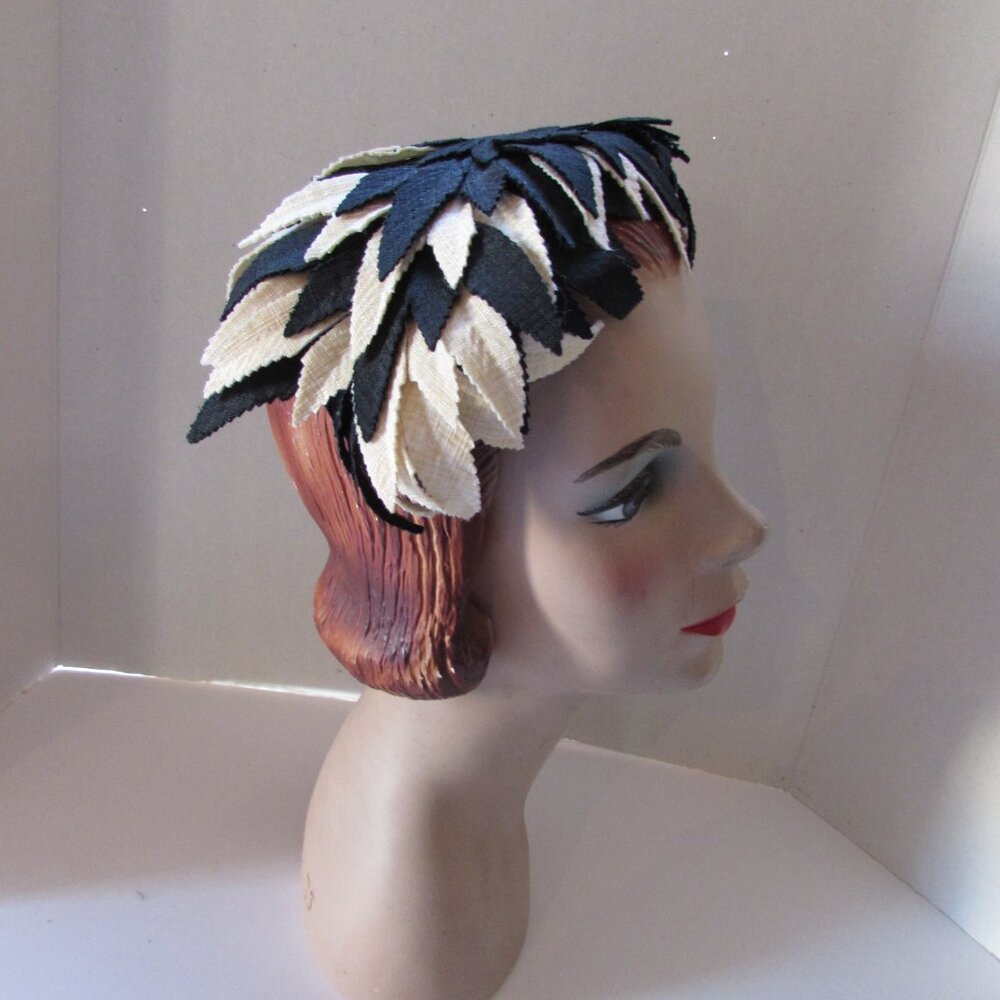 Mid Century Vintage Half Hat Overlapping Navy & Cream Leaves - Picture 5 of 12
